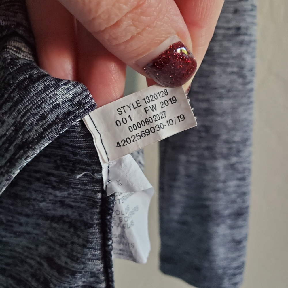 Under Armour Pullover Medium - image 8